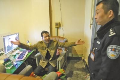 头1年等儿子 岂料儿子就在百米外网吧mg不朽情缘游戏试玩7旬老人露宿街(图4) 头1年等儿子 岂料儿子就在百米外网吧mg不朽情缘游戏试玩7旬老人露宿街(图4)